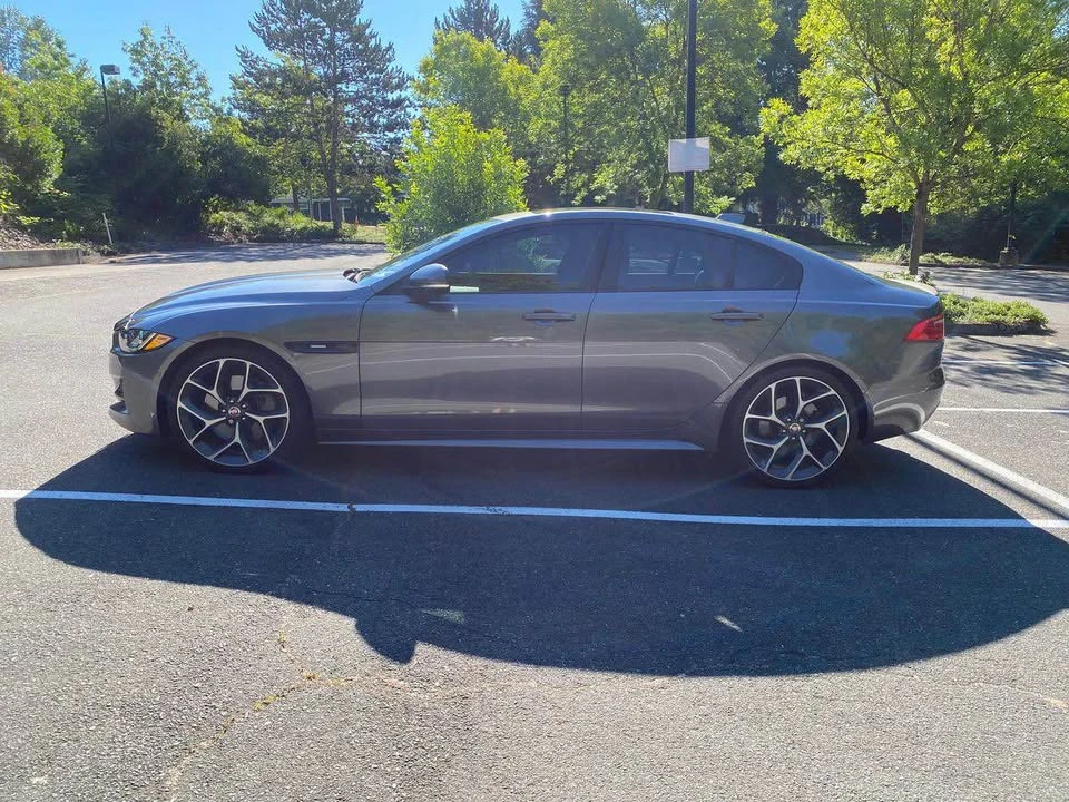 2017 Jaguar XE - Image 2 of 6
