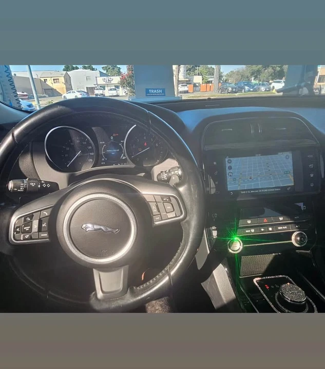 2017 Jaguar XE - Image 6 of 6