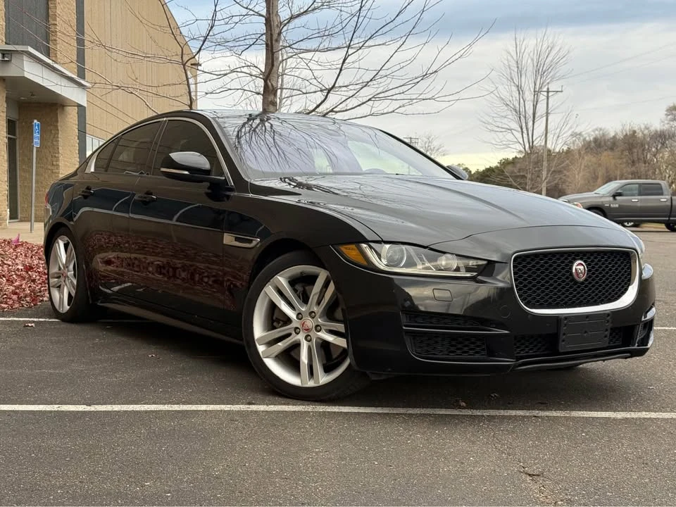 2017 Jaguar XE - Image 2 of 20