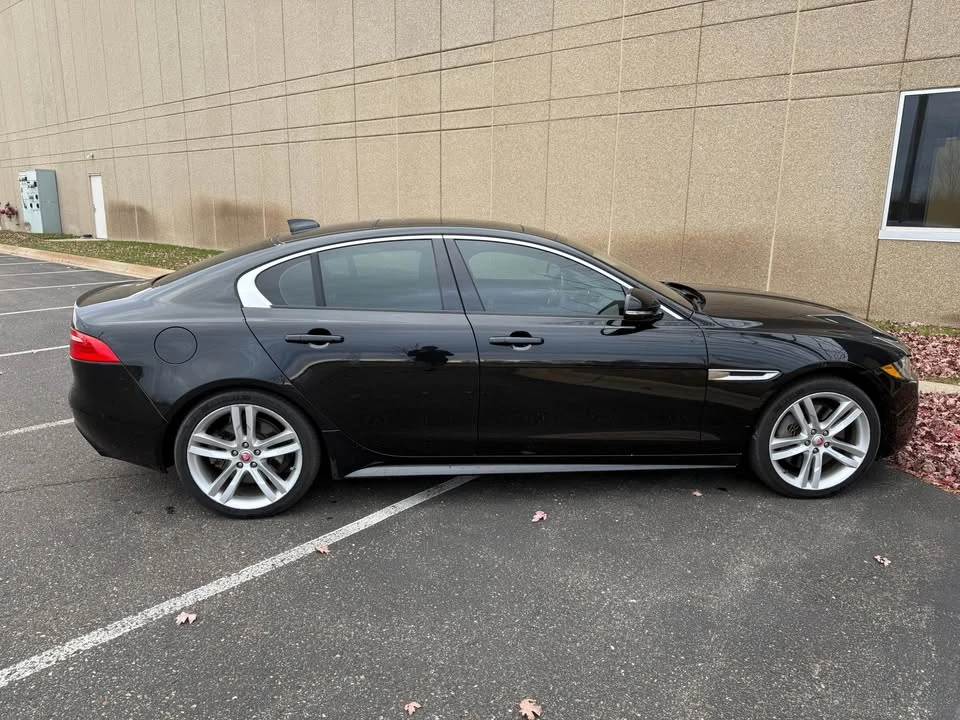 2017 Jaguar XE - Image 10 of 20