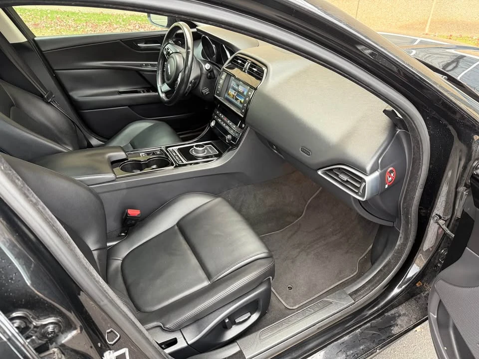2017 Jaguar XE - Image 12 of 20