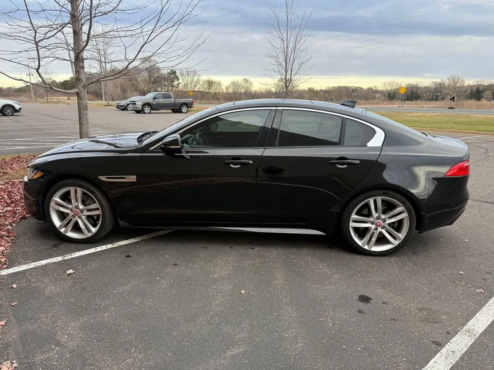 2017 Jaguar XE - Image 11 of 20