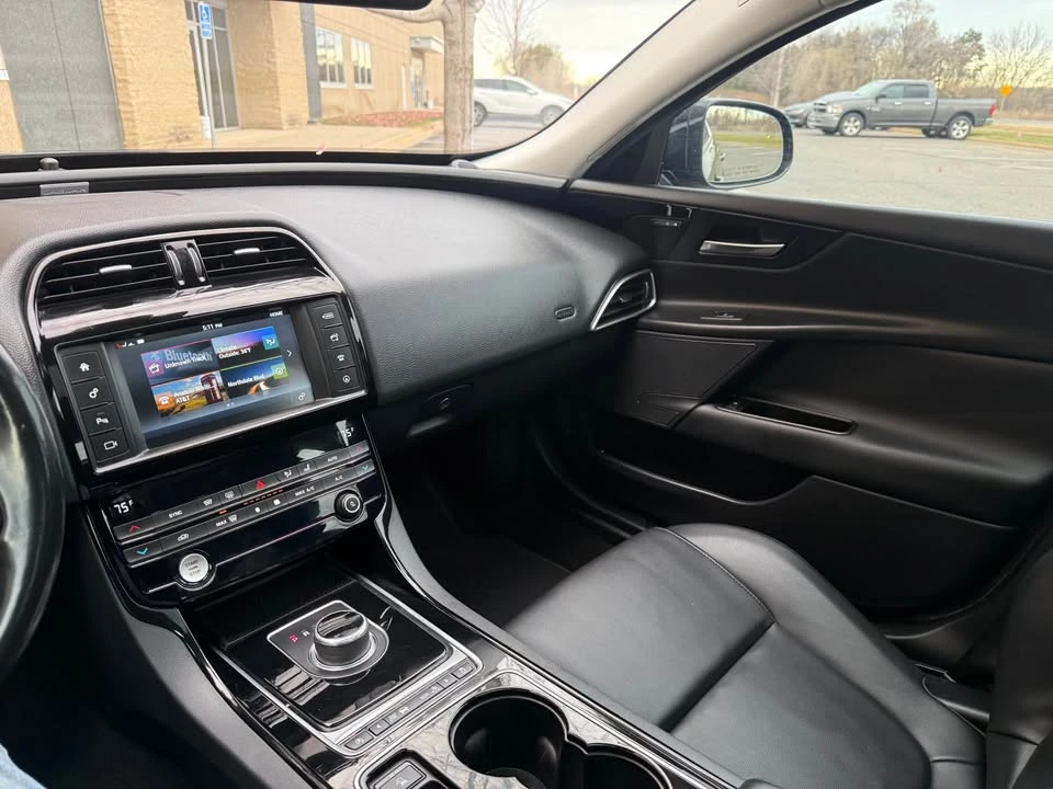 2017 Jaguar XE - Image 18 of 20