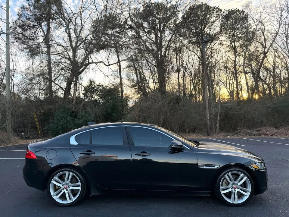 2017 Jaguar XE - Image 4 of 14