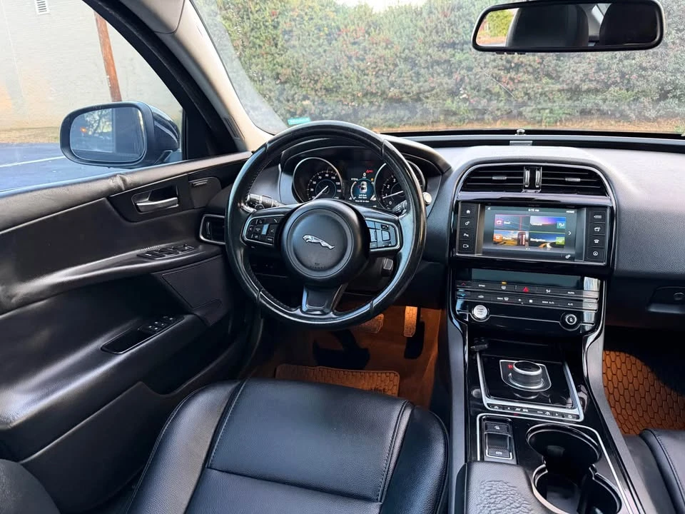 2017 Jaguar XE - Image 14 of 14