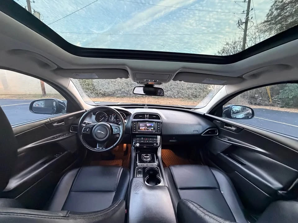 2017 Jaguar XE - Image 13 of 14
