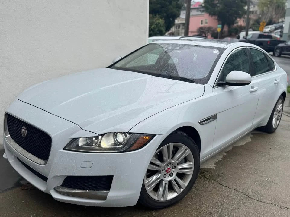 2017 Jaguar XE - Image 4 of 19