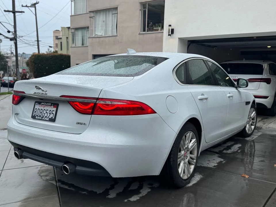 2017 Jaguar XE - Image 8 of 19