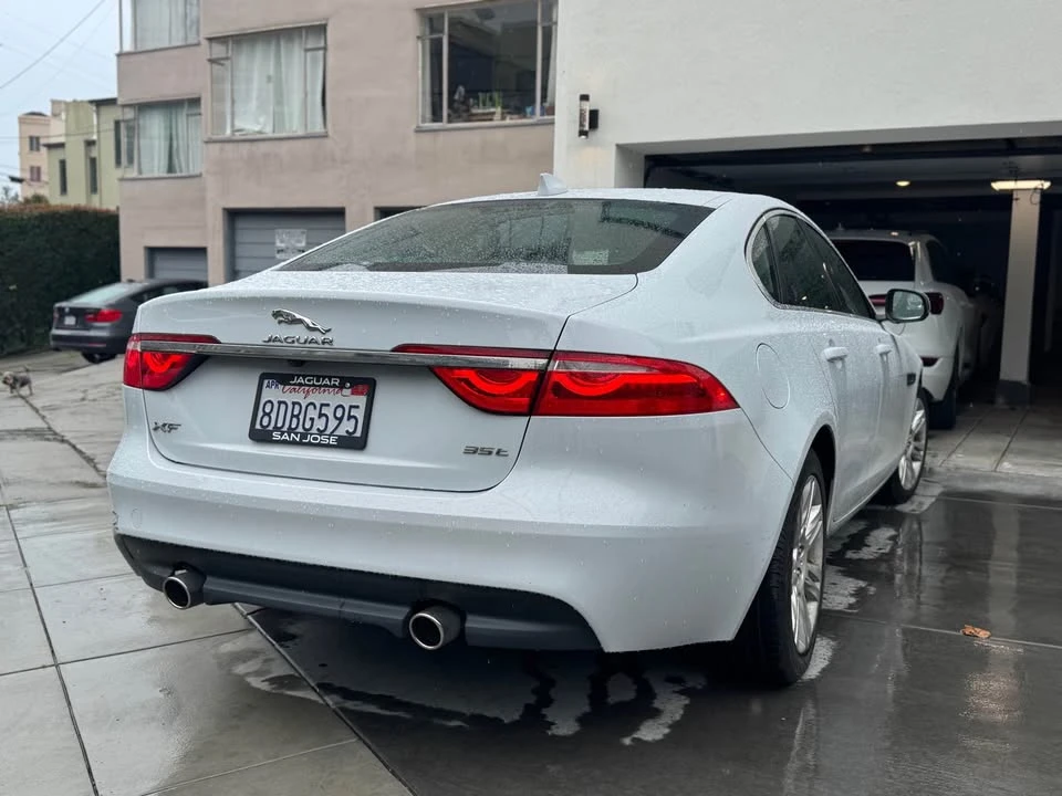 2017 Jaguar XE - Image 7 of 19