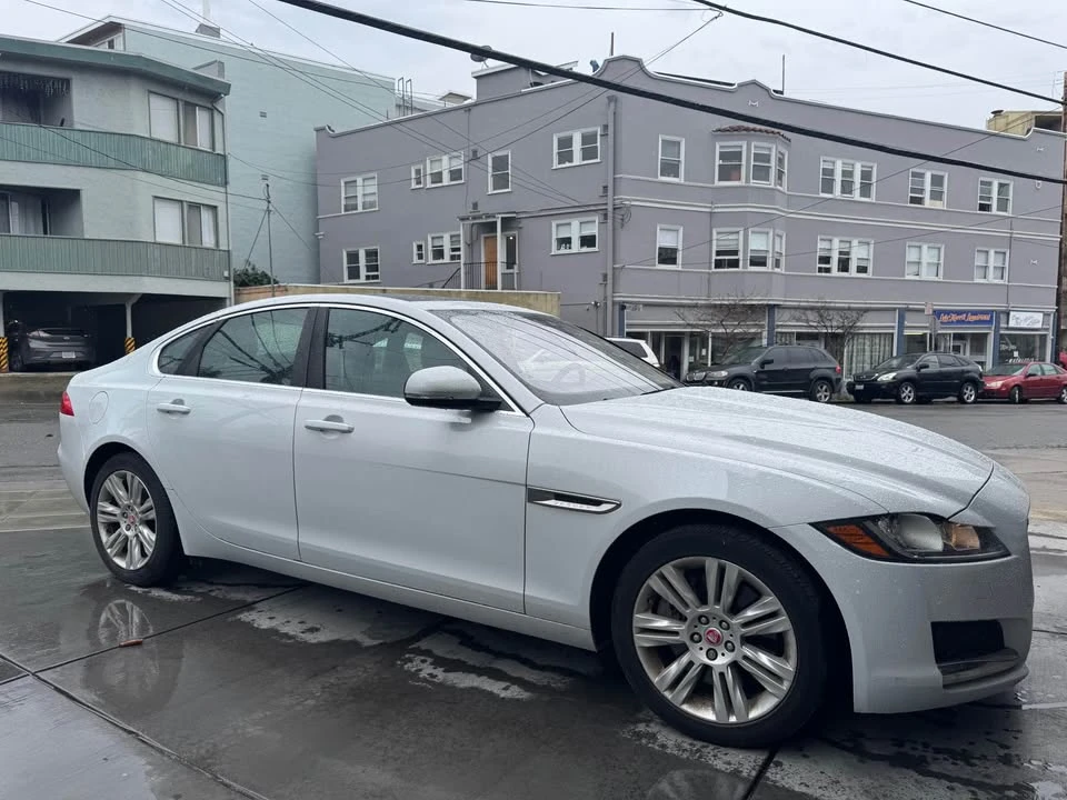 2017 Jaguar XE - Image 13 of 19
