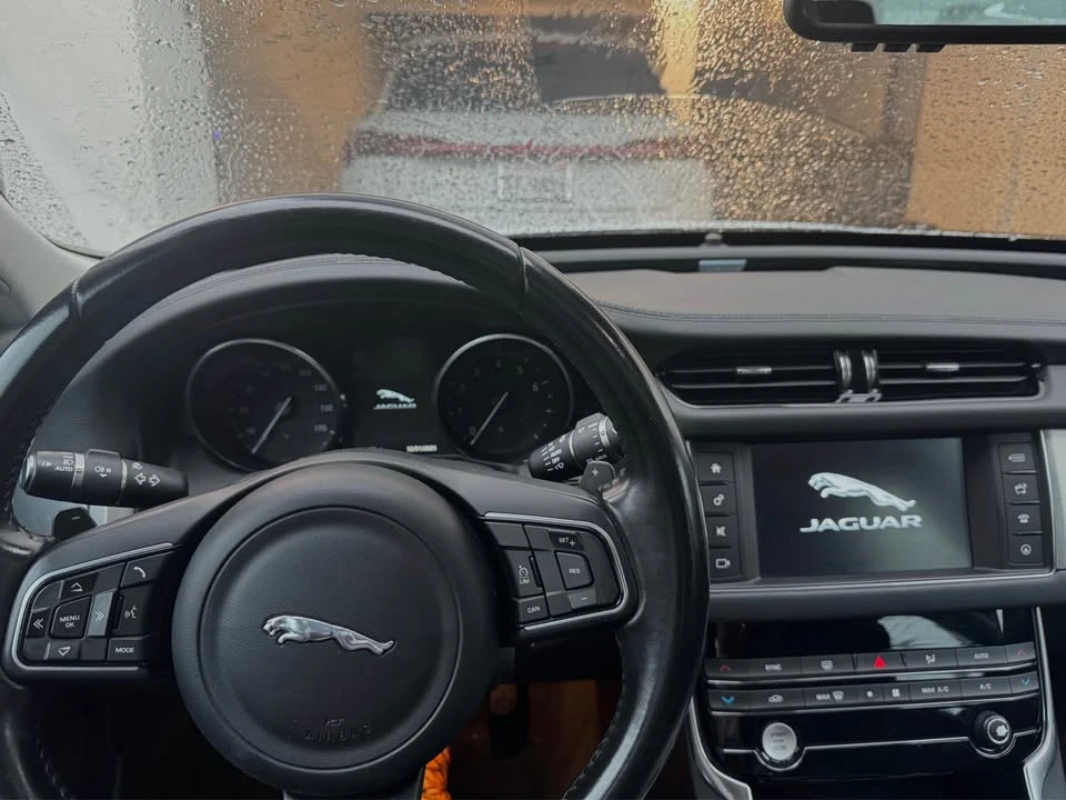 2017 Jaguar XE - Image 16 of 19