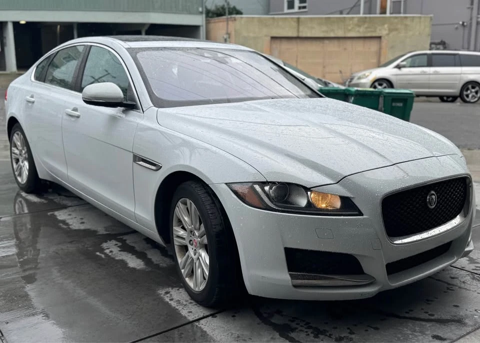 2017 Jaguar XE - Image 11 of 19