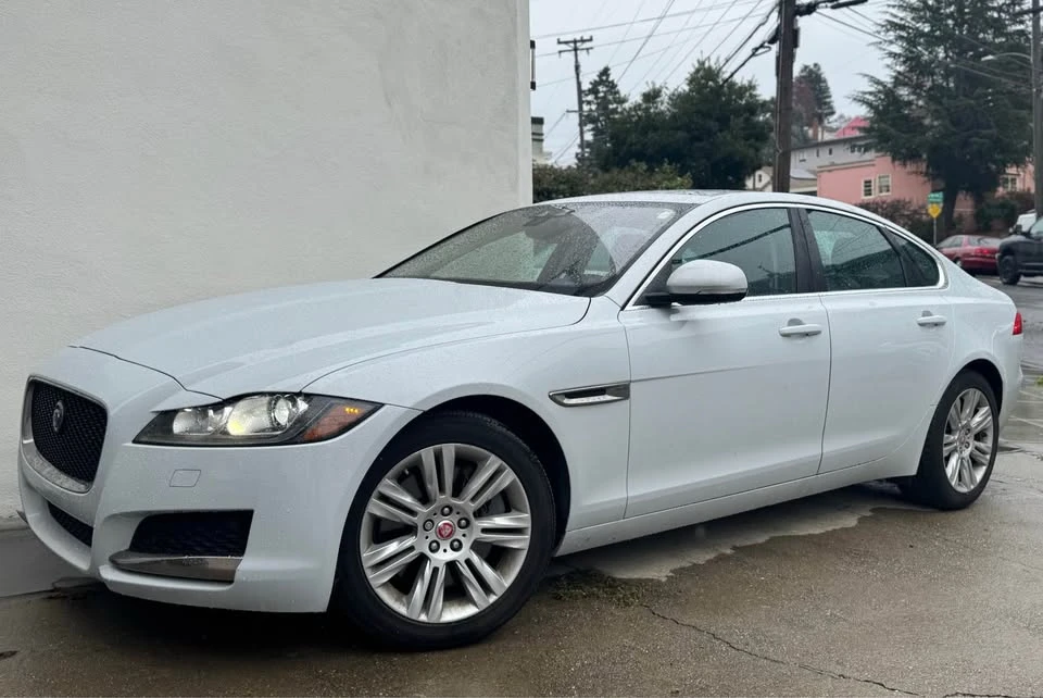 2017 Jaguar XE - Image 3 of 19
