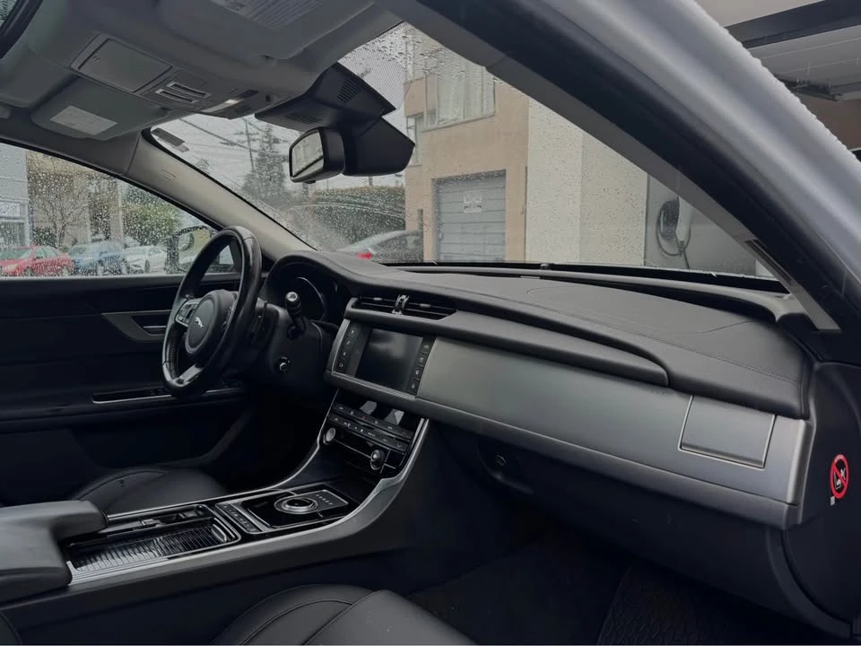 2017 Jaguar XE - Image 14 of 19