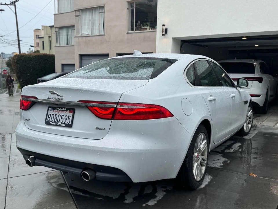 2017 Jaguar XE - Image 9 of 19