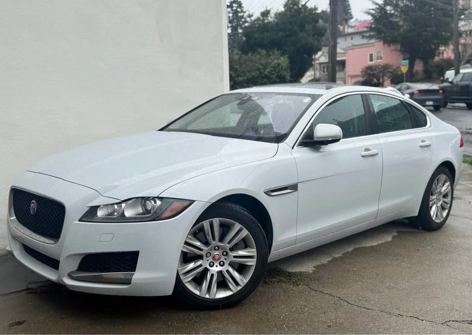 2017 Jaguar XE - Image 5 of 19