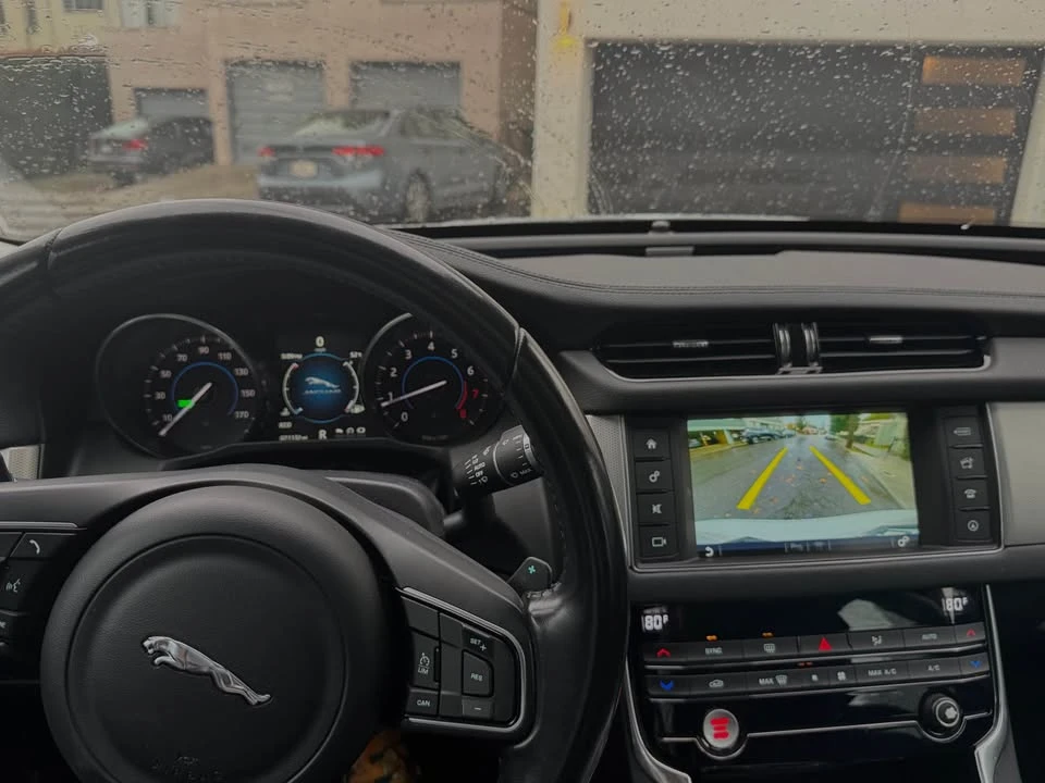 2017 Jaguar XE - Image 19 of 19