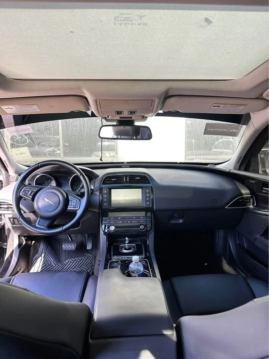 2017 Jaguar XE - Image 8 of 10