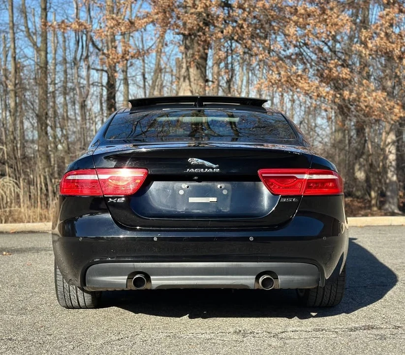 2017 Jaguar XE - Image 3 of 16