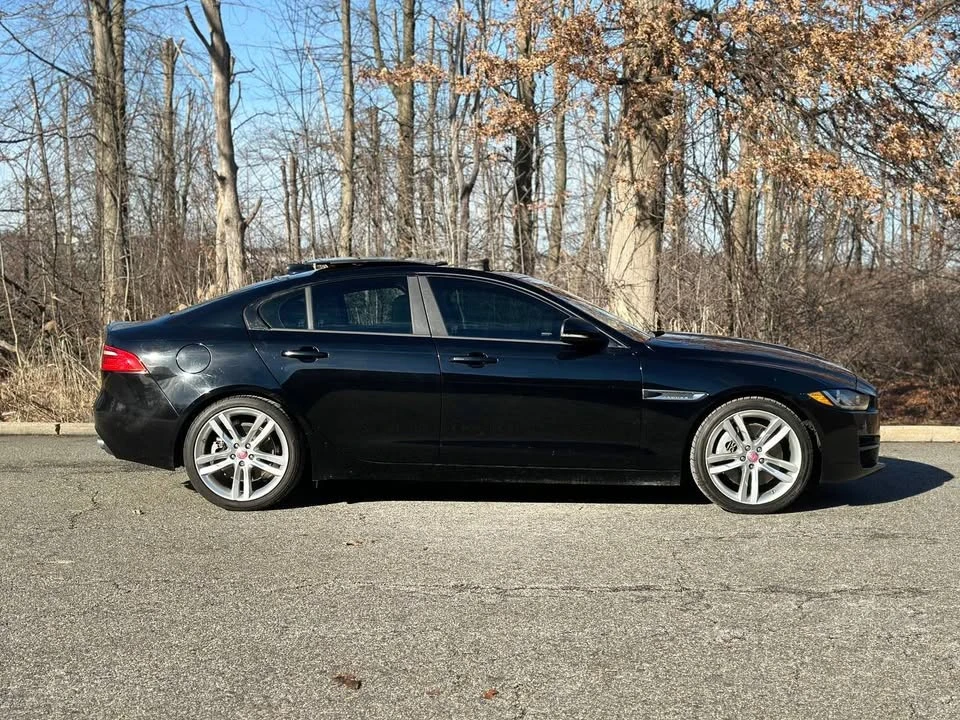 2017 Jaguar XE - Image 4 of 16