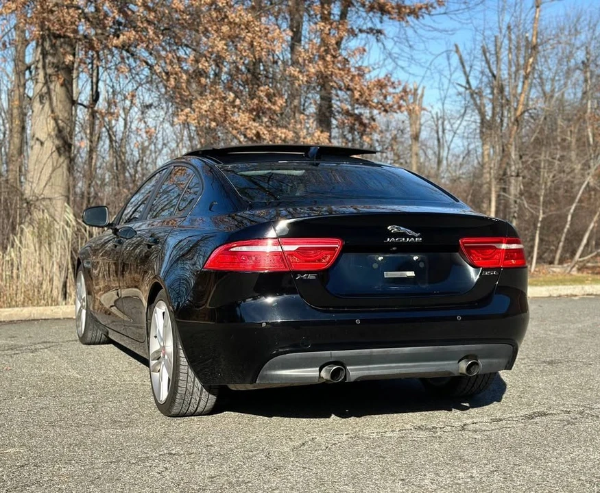 2017 Jaguar XE - Image 2 of 16