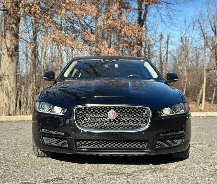 2017 Jaguar XE - Image 6 of 16