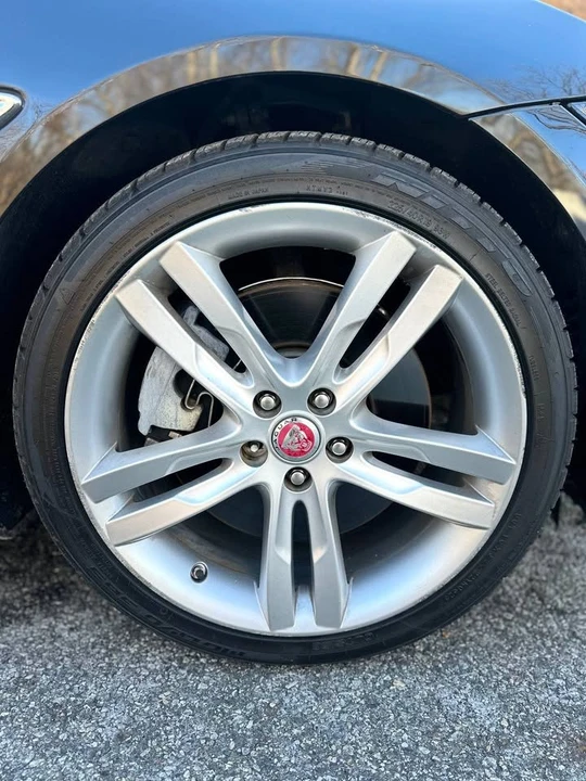 2017 Jaguar XE - Image 15 of 16