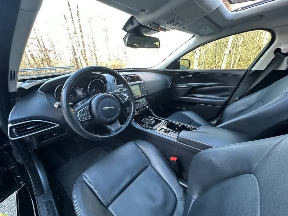 2017 Jaguar XE - Image 7 of 16