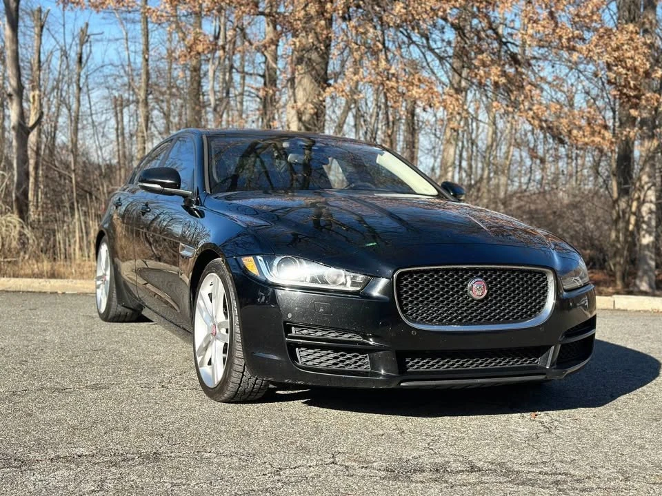2017 Jaguar XE - Image 5 of 16