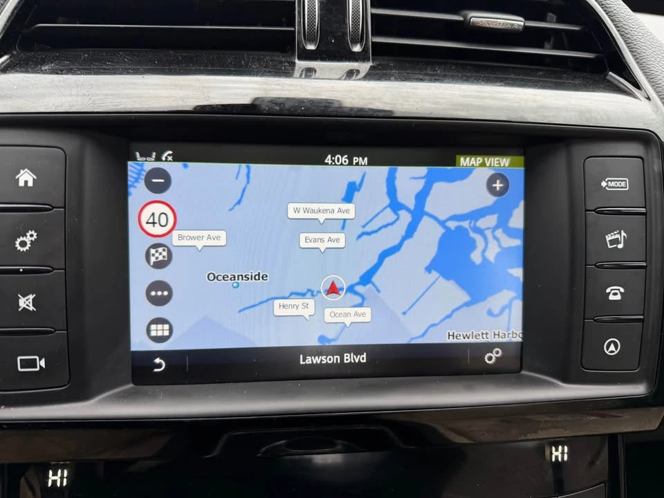 2017 Jaguar XE - Image 12 of 13