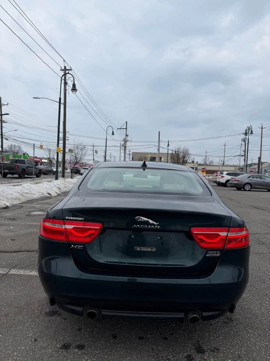 2017 Jaguar XE - Image 3 of 13