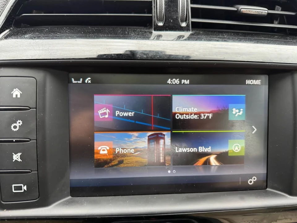 2017 Jaguar XE - Image 13 of 13
