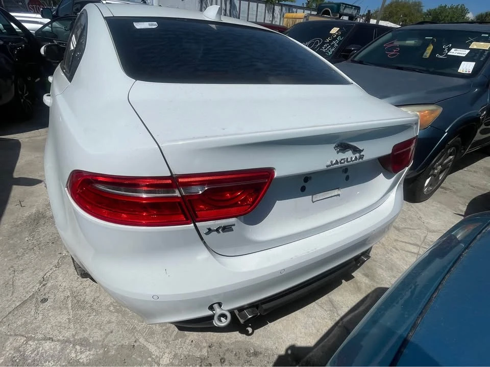 2017 Jaguar XE - Image 8 of 19