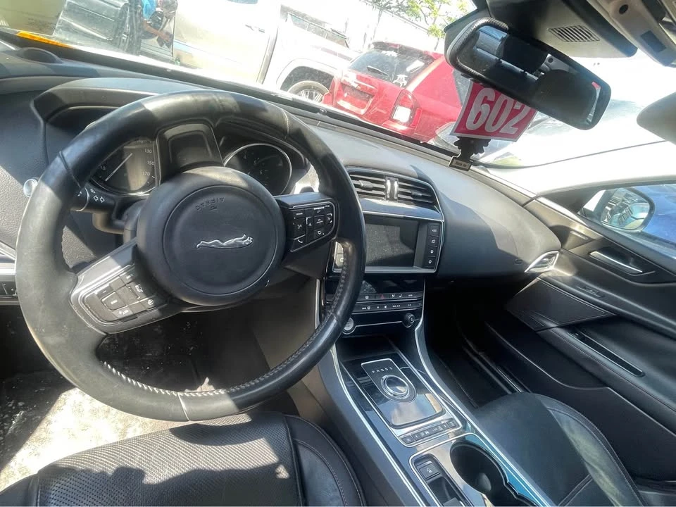 2017 Jaguar XE - Image 11 of 19
