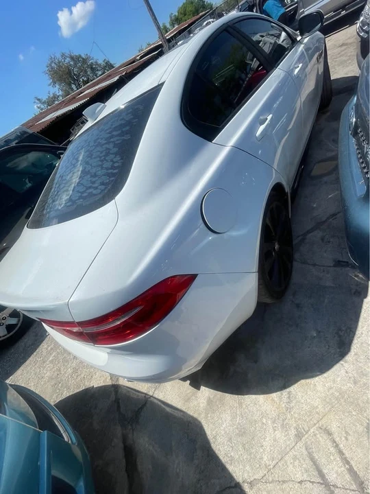 2017 Jaguar XE - Image 17 of 19