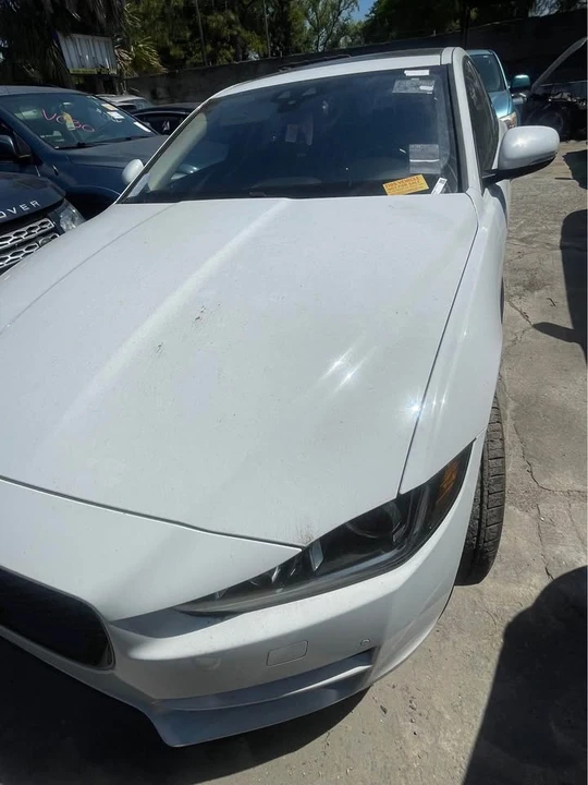 2017 Jaguar XE - Image 4 of 19