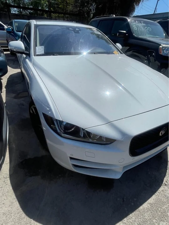2017 Jaguar XE - Image 3 of 19