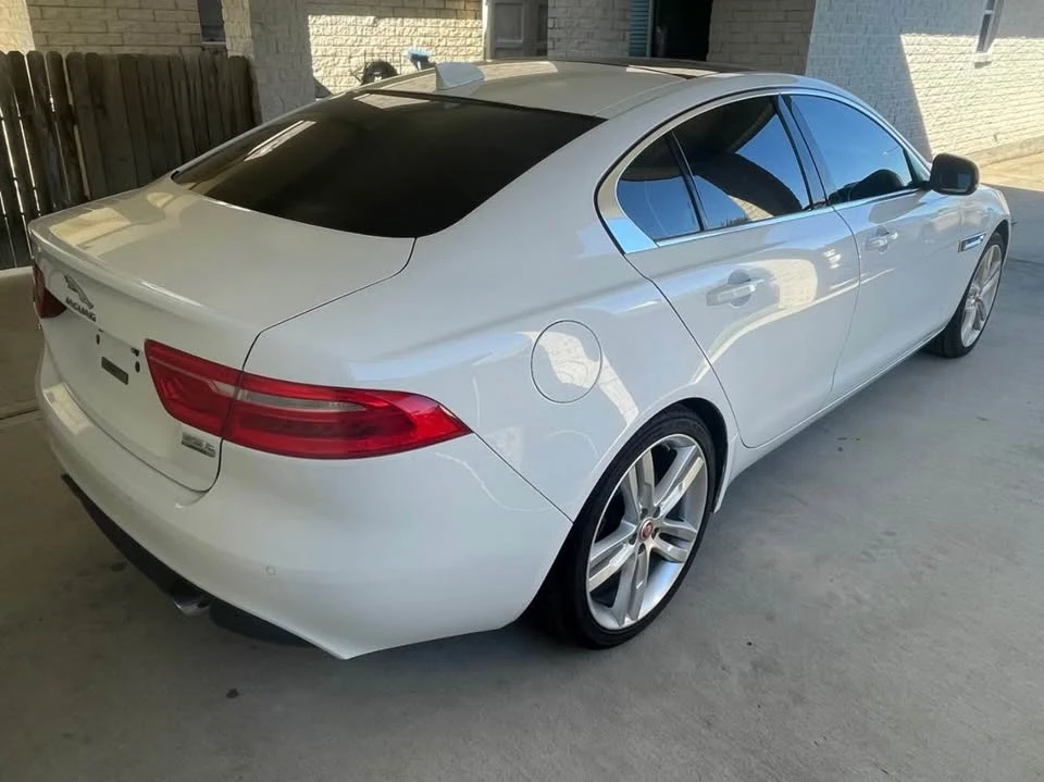 2017 Jaguar XE - Image 4 of 10