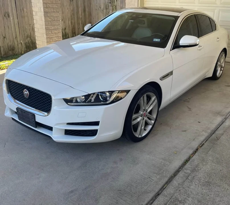 2017 Jaguar XE - Image 2 of 10
