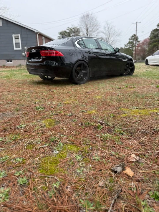 2017 Jaguar XE - Image 4 of 9
