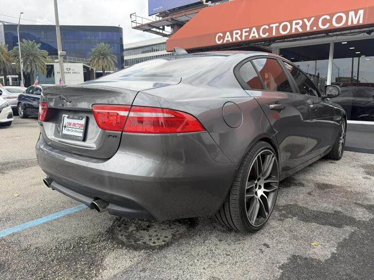2017 Jaguar XE - Image 6 of 12