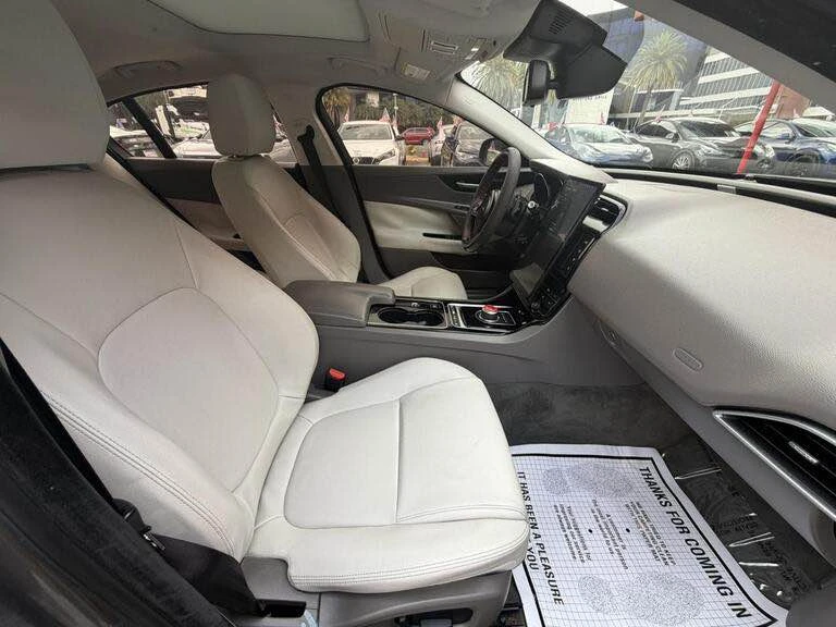 2017 Jaguar XE - Image 9 of 12