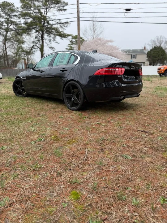 2017 Jaguar XE - Image 4 of 9