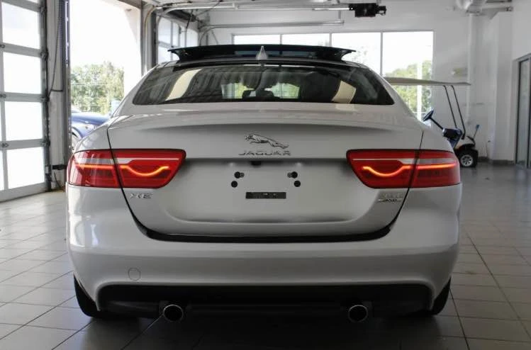 2017 Jaguar XE - Image 5 of 5