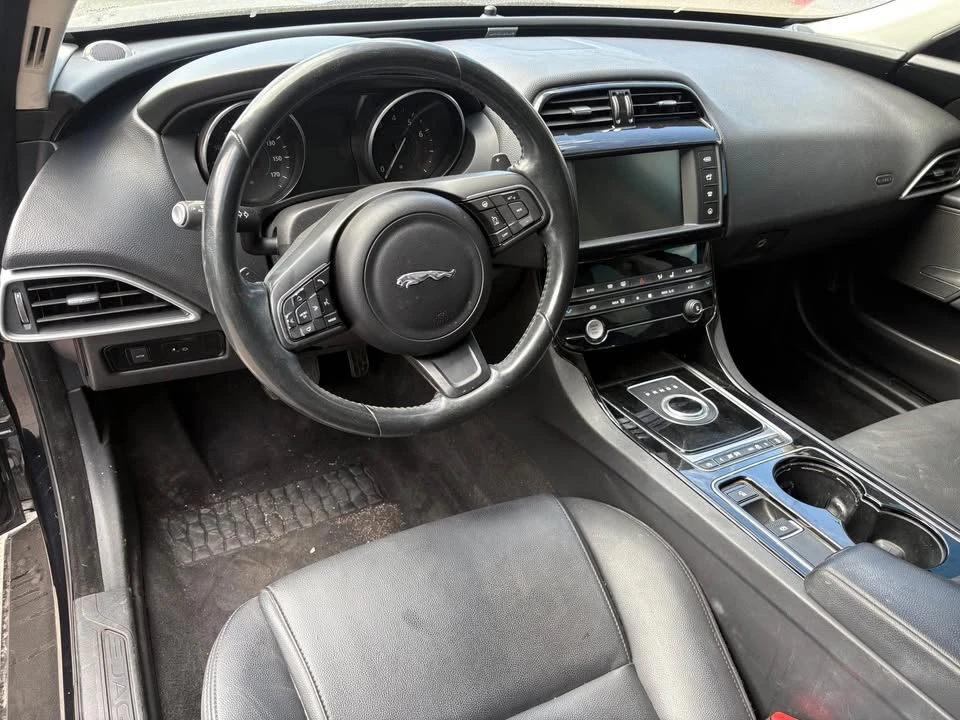 2017 Jaguar XE - Image 10 of 15
