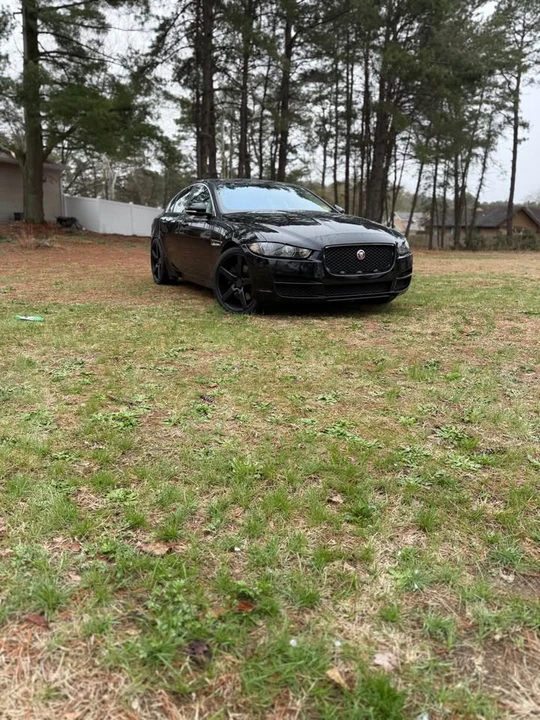 2017 Jaguar XE - Image 3 of 9