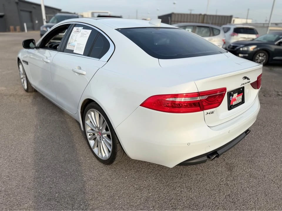 2017 Jaguar XE - Image 3 of 9