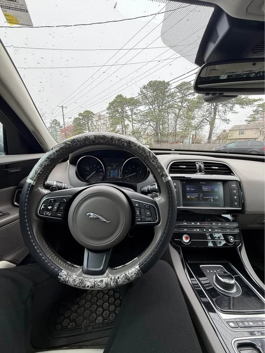 2017 Jaguar XE - Image 9 of 9
