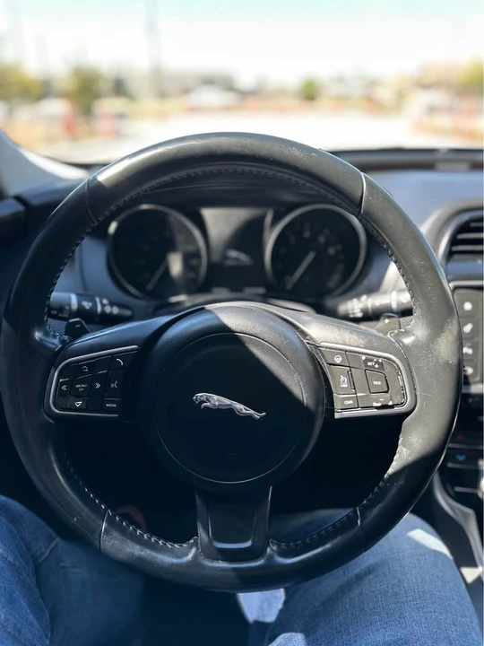 2017 Jaguar XE - Image 10 of 10
