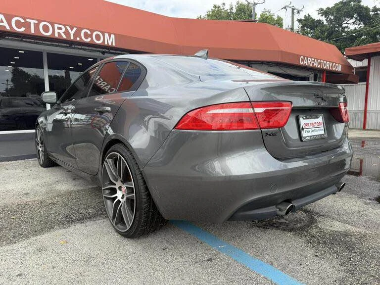 2017 Jaguar XE - Image 5 of 12